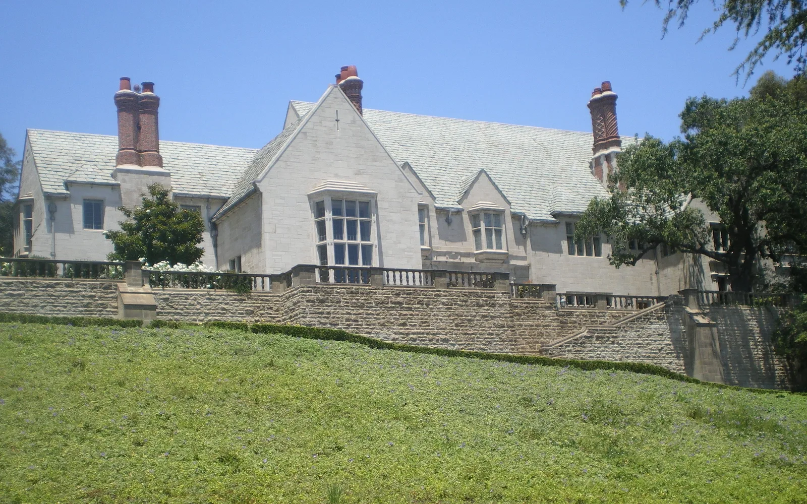 Greystone Mansion, a 1928 Tudor Revival estate in Beverly Hills with landscaped grounds